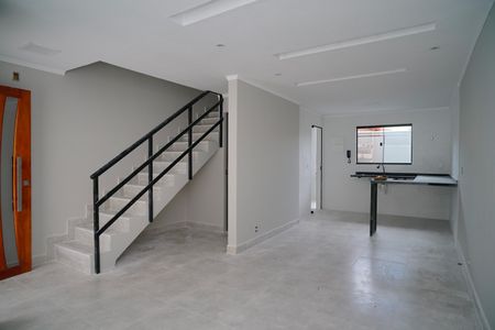 Sala de casa de condomínio para alugar com 2 quartos, 95m² em Itaipuaçu, Maricá