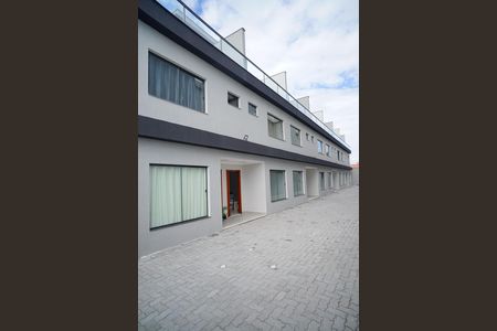 Fachada do bloco de casa de condomínio para alugar com 2 quartos, 95m² em Itaipuaçu, Maricá