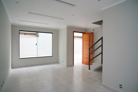 Sala de casa de condomínio para alugar com 2 quartos, 95m² em Itaipuaçu, Maricá