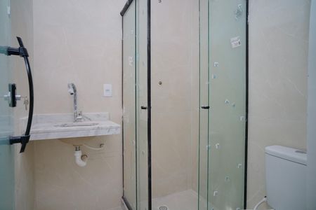 Banheiro Suíte 1 de casa de condomínio para alugar com 2 quartos, 95m² em Itaipuaçu, Maricá