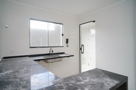 Cozinha de casa de condomínio para alugar com 2 quartos, 95m² em Itaipuaçu, Maricá