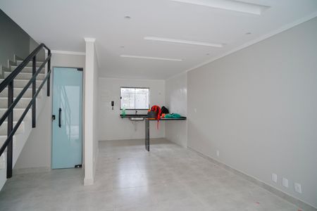 Sala de casa de condomínio para alugar com 2 quartos, 95m² em Itaipuaçu, Maricá