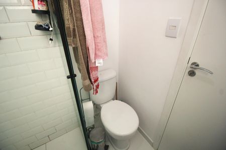 Apartamento à venda com 100m², 2 quartos e 1 vaga Apartamento à venda com 100m², 2 quartos e 1 vagaBanheiro da Suíte