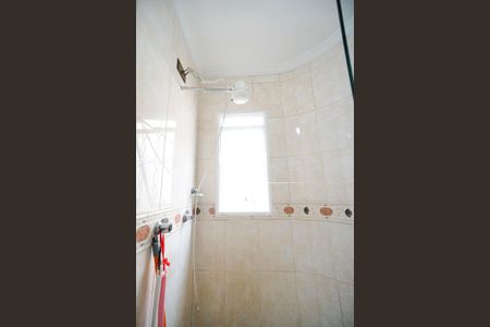 Casa de condomínio para alugar com 67m², 2 quartos e 2 vagasChuveiro