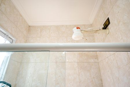 Casa de condomínio para alugar com 67m², 2 quartos e 2 vagasChuveiro