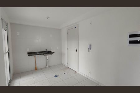 Sala e cozinha de apartamento para alugar com 2 quartos, 34m² em Itaquera, São Paulo