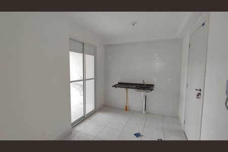 Sala e cozinha de apartamento para alugar com 2 quartos, 34m² em Itaquera, São Paulo