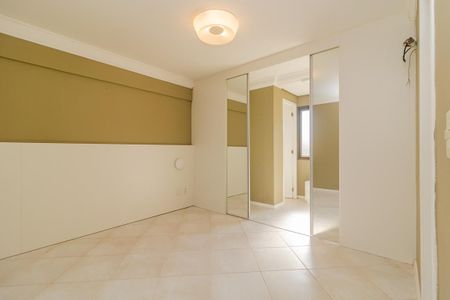 Quarto 1 de apartamento à venda com 2 quartos, 350m² em Vila Assunção, Porto Alegre