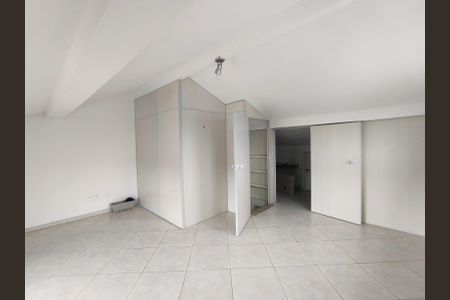 Casa de condomínio à venda com 132m², 3 quartos e 3 vagas Casa de condomínio à venda com 132m², 3 quartos e 3 vagasSótão