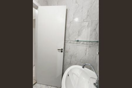 Casa de condomínio à venda com 132m², 3 quartos e 3 vagas Casa de condomínio à venda com 132m², 3 quartos e 3 vagasBanheiro 2