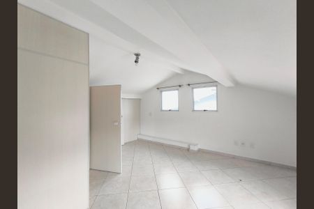 Casa de condomínio à venda com 132m², 3 quartos e 3 vagas Casa de condomínio à venda com 132m², 3 quartos e 3 vagasSótão