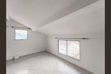 Casa de condomínio à venda com 132m², 3 quartos e 3 vagas Casa de condomínio à venda com 132m², 3 quartos e 3 vagasSótão