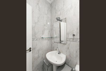 Casa de condomínio à venda com 132m², 3 quartos e 3 vagas Casa de condomínio à venda com 132m², 3 quartos e 3 vagasBanheiro 2