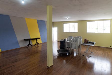 Casa à venda com 270m², 5 quartos e 4 vagasCasa 3 - Quarto e Cozinha