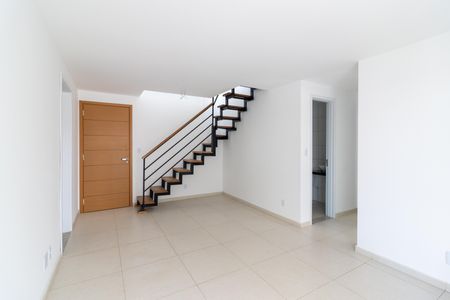 Sala de apartamento para alugar com 2 quartos, 130m² em Vila Valqueire, Rio de Janeiro