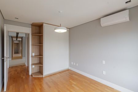 Apartamento à venda com 273m², 3 quartos e 4 vagas Apartamento à venda com 273m², 3 quartos e 4 vagasSuíte 2