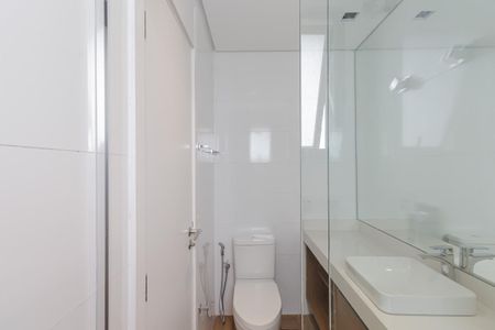Apartamento à venda com 273m², 3 quartos e 4 vagas Apartamento à venda com 273m², 3 quartos e 4 vagasBanheiro da Suíte 1