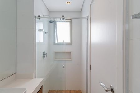 Apartamento à venda com 273m², 3 quartos e 4 vagas Apartamento à venda com 273m², 3 quartos e 4 vagasBanheiro da Suíte 1