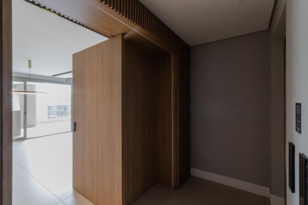 Elevador Privativo de apartamento à venda com 3 quartos, 273m² em Vila Olímpia, São Paulo