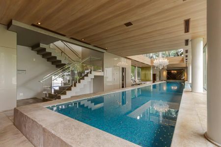 Apartamento à venda com 273m², 3 quartos e 4 vagas Apartamento à venda com 273m², 3 quartos e 4 vagasÁrea comum - Piscina