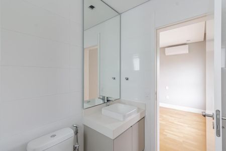Apartamento à venda com 273m², 3 quartos e 4 vagas Apartamento à venda com 273m², 3 quartos e 4 vagasBanheiro da Suíte 2