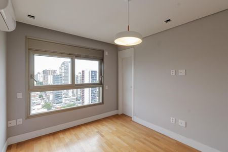 Apartamento à venda com 273m², 3 quartos e 4 vagas Apartamento à venda com 273m², 3 quartos e 4 vagasSuíte 2