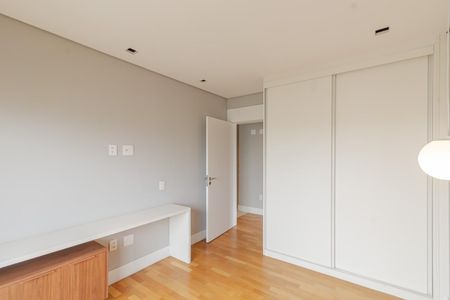 Apartamento à venda com 273m², 3 quartos e 4 vagas Apartamento à venda com 273m², 3 quartos e 4 vagasSuíte 1