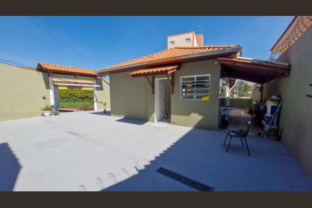 Casa à venda com 250m², 2 quartos e 7 vagas Casa à venda com 250m², 2 quartos e 7 vagasQuintal