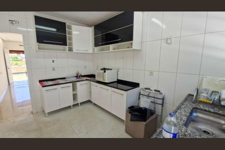 Casa à venda com 250m², 2 quartos e 7 vagas Casa à venda com 250m², 2 quartos e 7 vagasCozinha