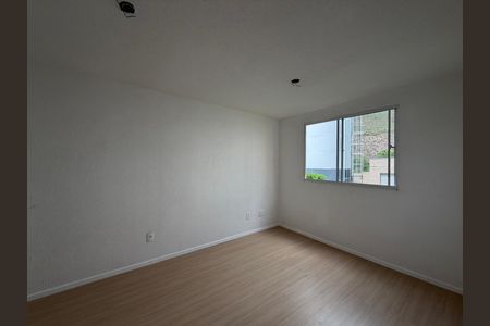 Sala de apartamento à venda com 2 quartos, 42m² em Pechincha, Rio de Janeiro