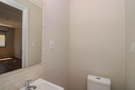 Banheiro de apartamento para alugar com 1 quarto, 40m² em Passo D’areia, Porto Alegre