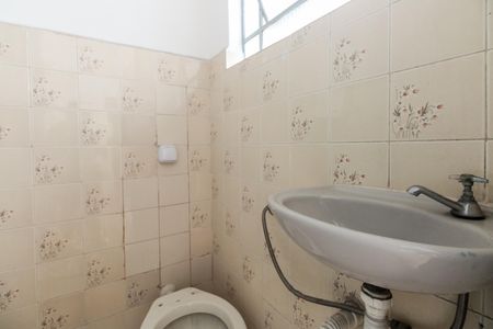 Casa para alugar com 123m², 2 quartos e 1 vaga Casa para alugar com 123m², 2 quartos e 1 vagaBanheiro Social