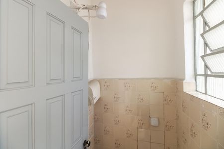 Casa para alugar com 123m², 2 quartos e 1 vaga Casa para alugar com 123m², 2 quartos e 1 vagaBanheiro Social