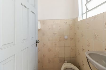 Casa para alugar com 123m², 2 quartos e 1 vaga Casa para alugar com 123m², 2 quartos e 1 vagaBanheiro Social