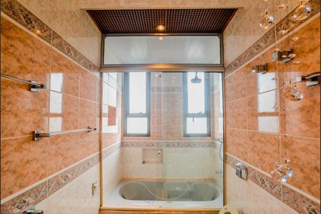 Apartamento à venda com 298m², 3 quartos e 5 vagasBanheiro da Suíte 1