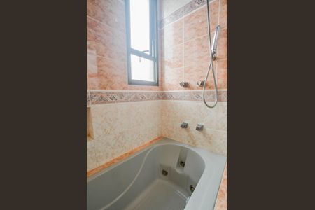 Apartamento à venda com 298m², 3 quartos e 5 vagasBanheiro da Suíte 1