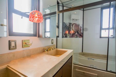 Apartamento à venda com 298m², 3 quartos e 5 vagasBanheiro da Suíte Master