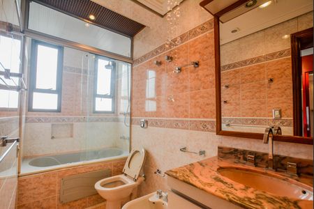 Apartamento à venda com 298m², 3 quartos e 5 vagasBanheiro da Suíte 1