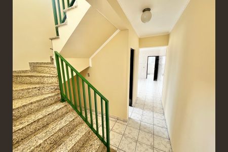 Casa à venda com 214m², 3 quartos e 4 vagasEscada