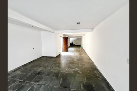 Casa à venda com 214m², 3 quartos e 4 vagasGaragem