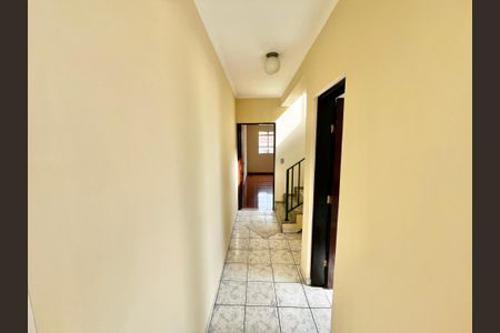 Casa à venda com 214m², 3 quartos e 4 vagasCorredor