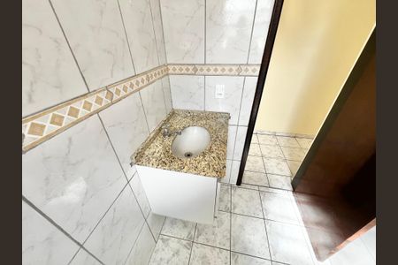 Casa à venda com 214m², 3 quartos e 4 vagasBanheiro 2