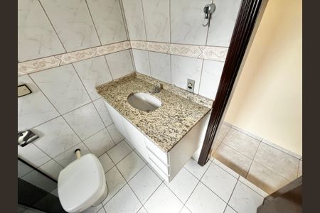 Casa à venda com 214m², 3 quartos e 4 vagasBanheiro