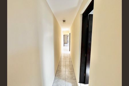 Casa à venda com 214m², 3 quartos e 4 vagasCorredor