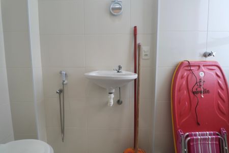 Apartamento para alugar com 80m², 2 quartos e 1 vaga Apartamento para alugar com 80m², 2 quartos e 1 vagaBanheiro de serviço