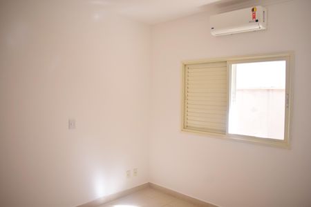 Casa de condomínio para alugar com 280m², 4 quartos e 4 vagasSuíte 2