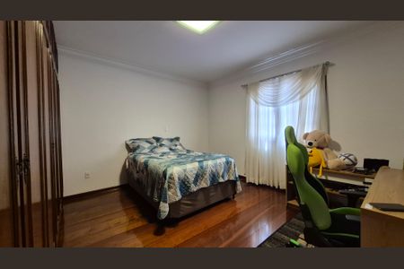 Casa à venda com 198m², 3 quartos e 2 vagasSuíte