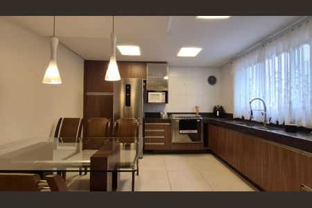 Casa à venda com 198m², 3 quartos e 2 vagasCozinha