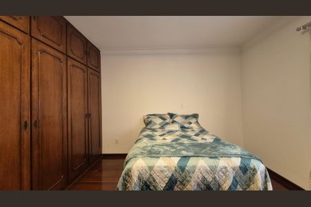 Casa à venda com 198m², 3 quartos e 2 vagasSuíte