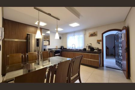 Casa à venda com 198m², 3 quartos e 2 vagasCozinha